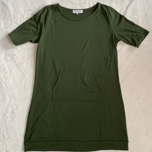C’est La Vie green pocket dress. Size L